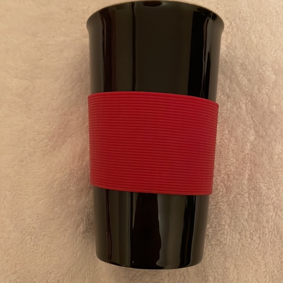 New black Mug with lid and red rubber band to protect your hand. Rubber lid. - Picture 2 of 7